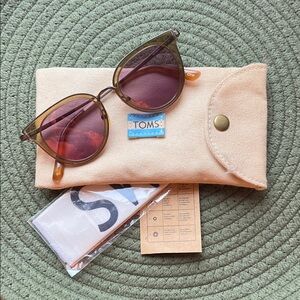 TOMS Olive Sunglasses with Peach Case